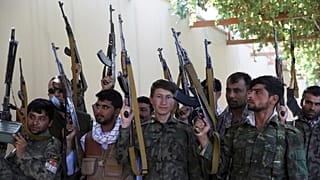 Milícias afegãs em Mazar-e-Sharif, a norte de Cabul
