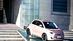 Une voiture de la marque Fiat, filiale du Groupe Stellantis à Turin le 18 janvier 2021