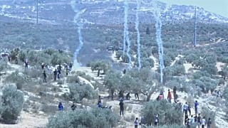 احتجاج فلسطينين ضد بؤرة استيطانية