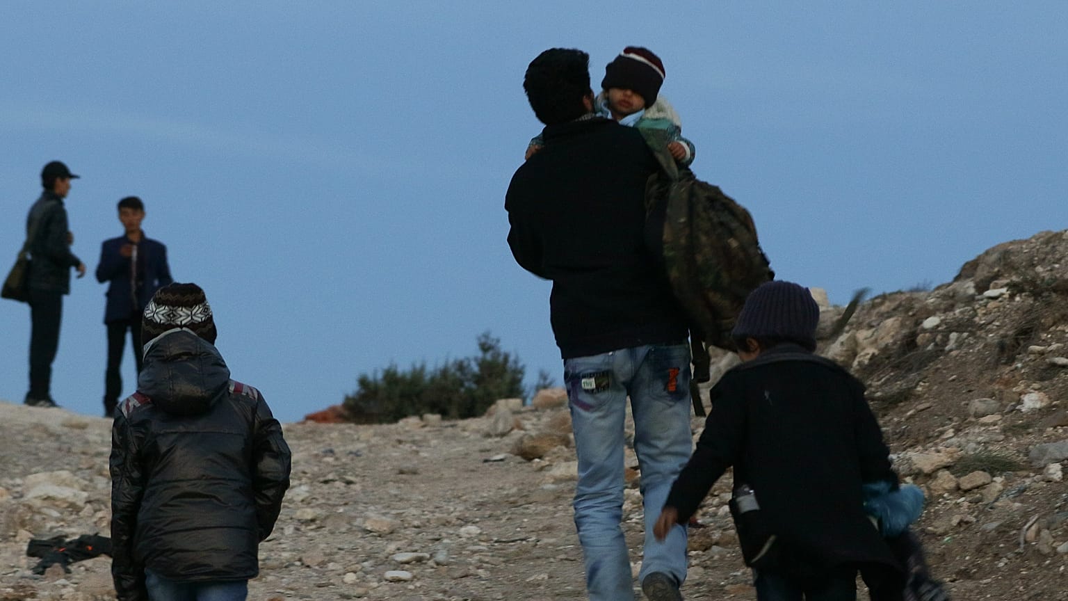 Ülkelerindeki iç karışıklıktan kaçarak Türkiye'ye gelen ve Avrupa'ya geçmek isteyen çoğunlukla Afgan ve Suriyeli sığınmacılar 