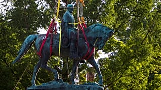 Virginia eyaletinde kaldırılan Konfederasyon heykeli