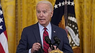 Az elnök az amerikai kormányzat infrastrukturális beruházási tervéről beszél a washingtoni Fehér Házban