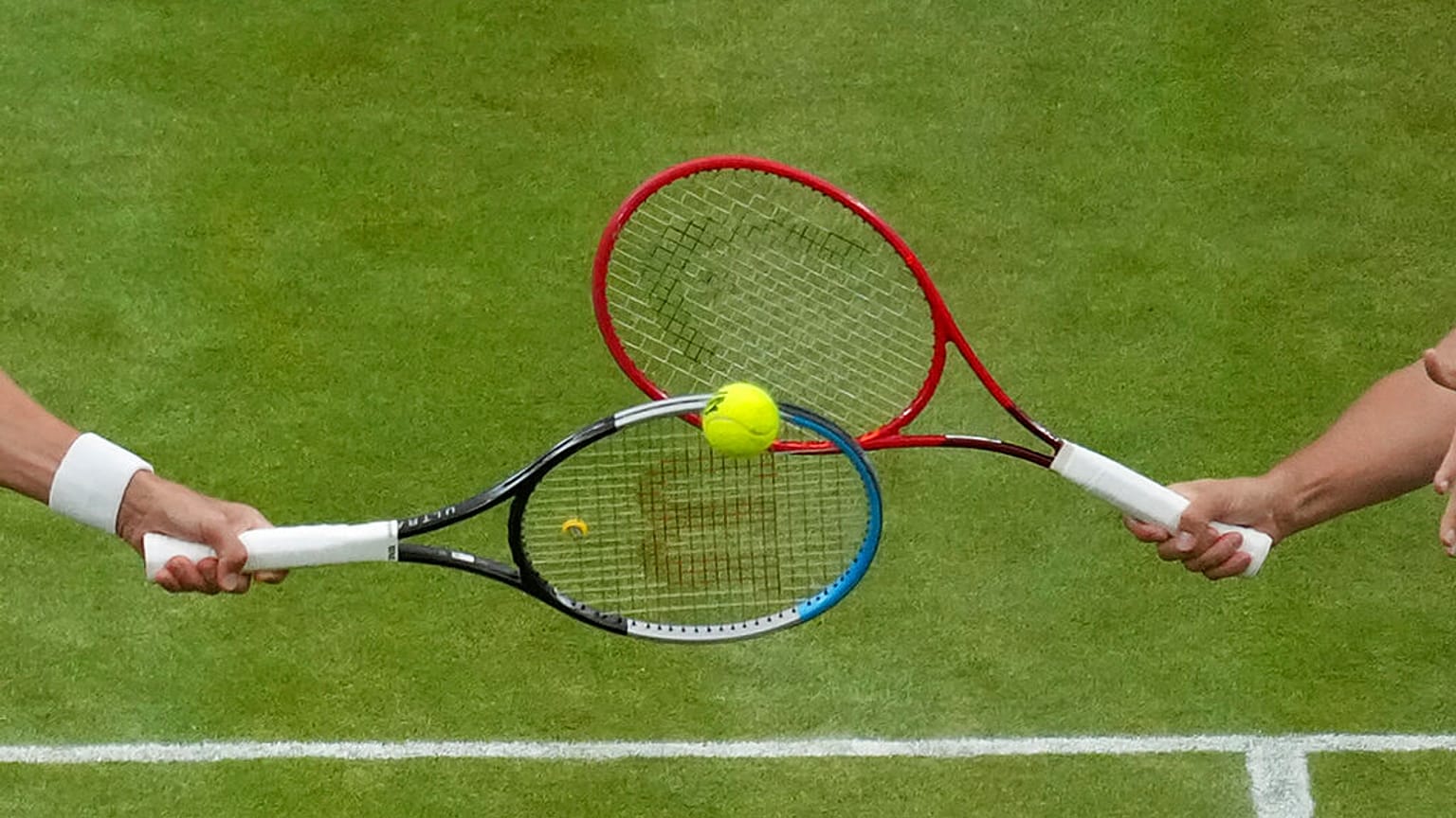 Sfida di racchette sull'erba di Wimbledon. 