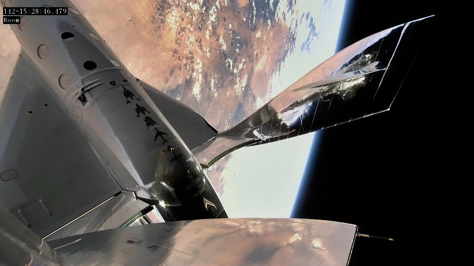 Richard Branson completa su viaje al espacio 