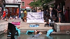 "State avvelenando i nostri sogni". 