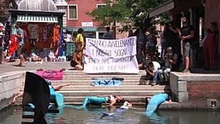"State avvelenando i nostri sogni".