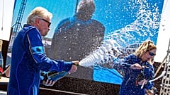 De retour sur terre, Richard Branson fête son (bref) séjour spatial - le 11/07/2021