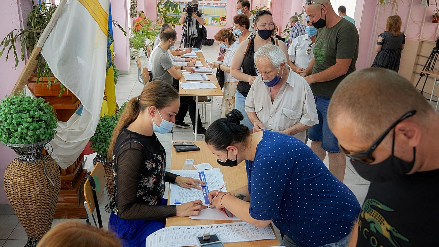 مواطنو مولدوفا يقترعون في انتخابات برلمانية مبكرة، الأحد 11 يوليو 2021