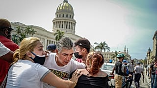 Un manifestante herido en la protesta contra el Gobierno cubano en La Habana