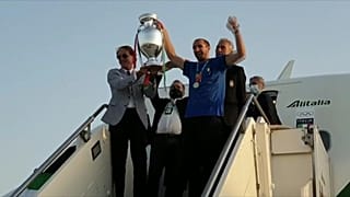 الفريق الإيطالي يعود إلى الديار محملا بكأس أمم أوروبا 2020