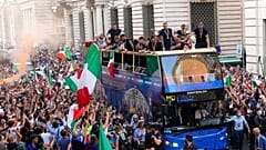 L'Italie a célébré lundi le retour triomphal de sa "Nazionale" sacrée championne d'Europe de football dimanche contre l'Angleterre à Londres.