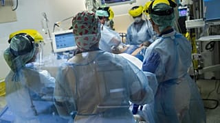 Covid-19 Patient auf der Intensivstation im Erasme Krankenhaus in Brüssel, 28.04.2021
