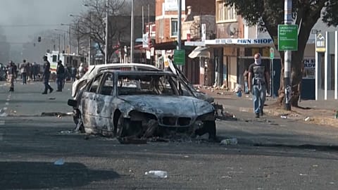 South Africa: violence and looting in KwaZulu-Natal and Johannesburg