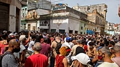 Des manifestants réunis à La Havane, dimanche