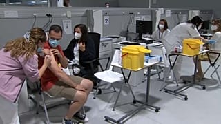 España ha vacunado completamente a más de 21 millones de personas, el 46% de su población total.