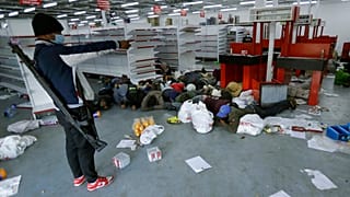 Un supermercado tras ser saqueado