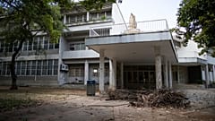 La UCV peligra debido al déficit de los fondos gubernamentales, la mala gestión de las autoridades universitarias y el inadecuado mantenimiento de sus infraestructuras. 