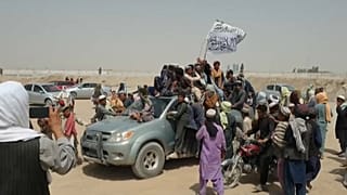 Les talibans célèbrent leur victoire.