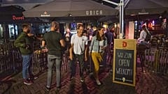 Geöffnete Kneipen in Utrecht in den Niderlanden - ARCHIV
