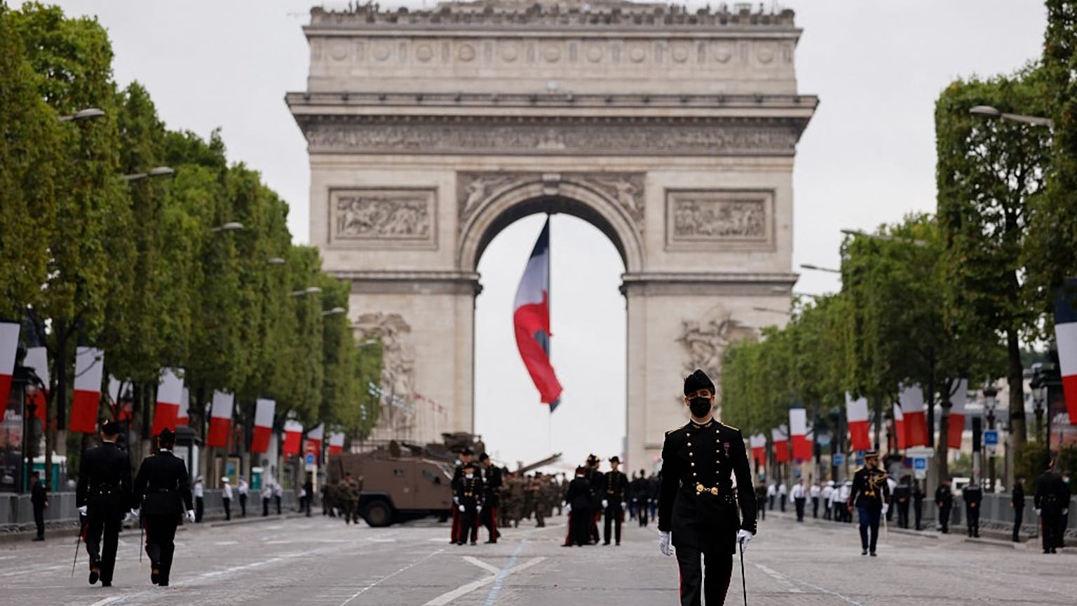 14 Temmuz Bastille Günü geçit töreni