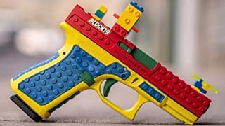 المسدس المغلف بالليغو 