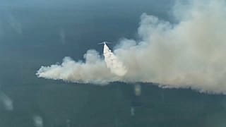 Ein Löschflugzeug in Jakutien im Einsatz