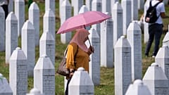 Bosna hersek'te 1992-95 yılları arasında süren savaşta yakınını kaybeden bir Boşnak kadın.