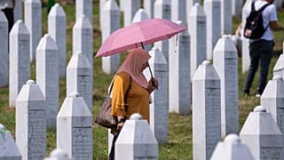 Bosna hersek'te 1992-95 yılları arasında süren savaşta yakınını kaybeden bir Boşnak kadın.