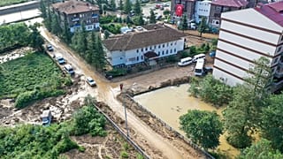 Rize'de sel ve heyelan