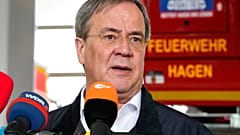 Armin Laschet nach der Hochwasser-Katastriophe in Hagen in NRW