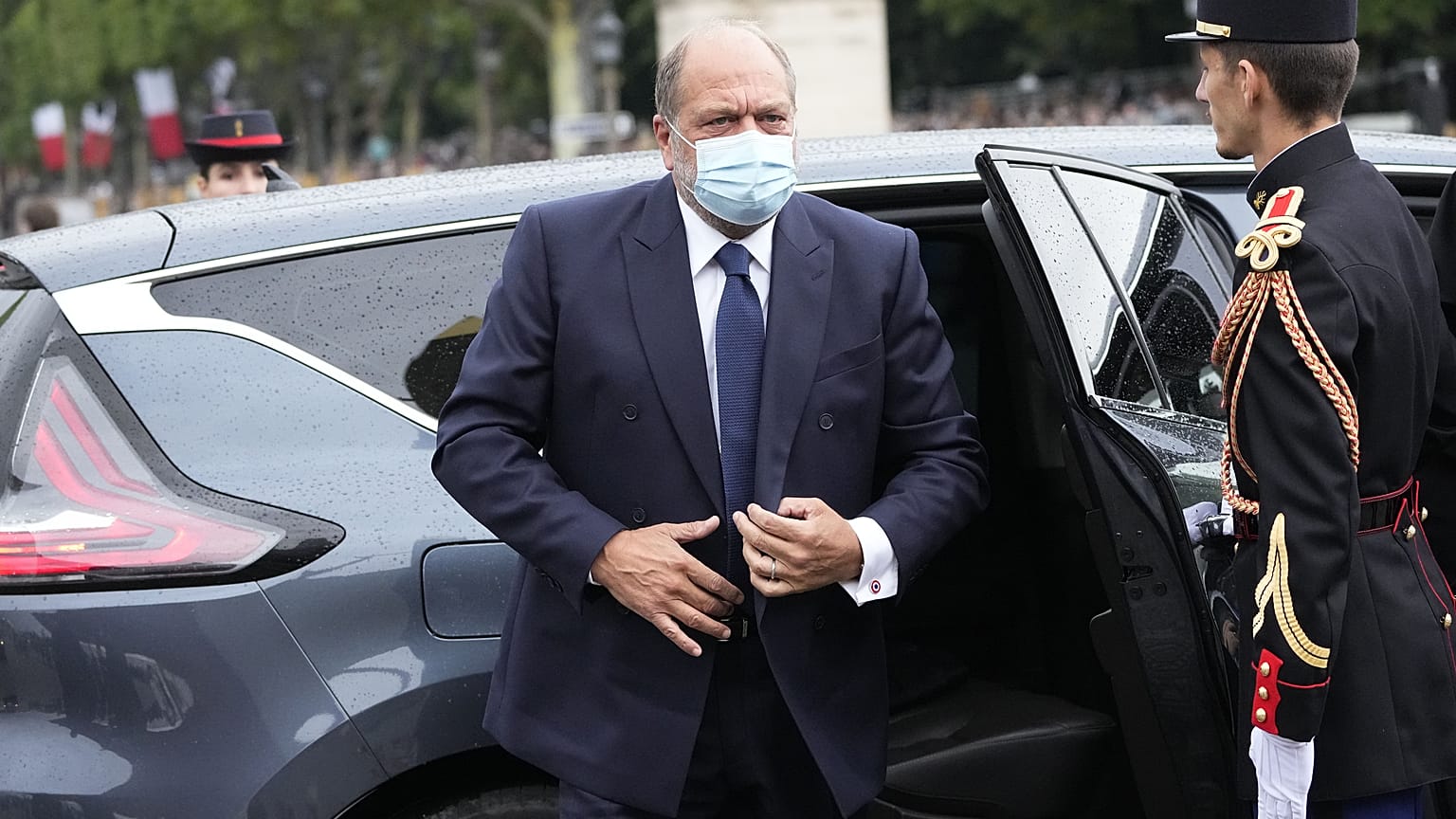 وزير العدل الفرنسي إريك دوبوند موريتي يصل إلى موكب يوم العيد الوطني، في باريس، الأربعاء 14 يوليو 2021 