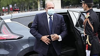 وزير العدل الفرنسي إريك دوبوند موريتي يصل إلى موكب يوم العيد الوطني، في باريس، الأربعاء 14 يوليو 2021
