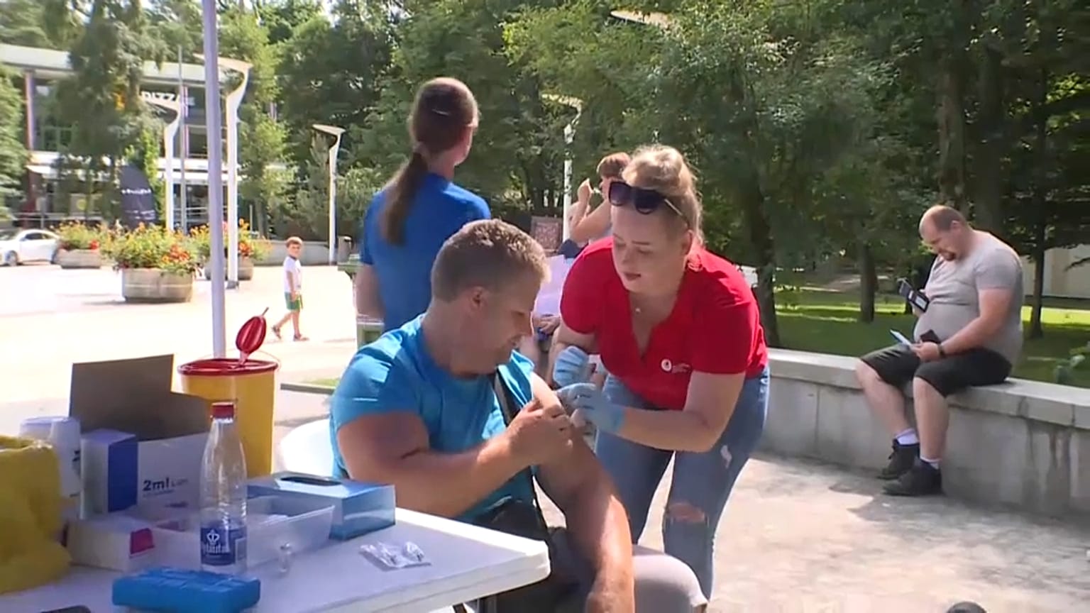Estate Covid: a Barcellona il coprifuoco, in Grecia accesso ai locali solo per vaccinati