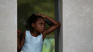Egy kislány Haiti fővárosában, Port-au-Prince-ben