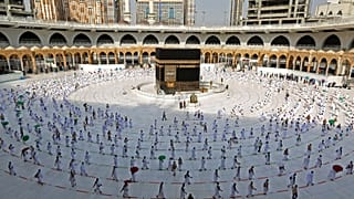 صورة أرشيفية لحجاج في مكة 