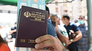 İranlılar, Covid-19 aşısı olmak için akın akın komşu ülke Ermenistan'a gidiyor