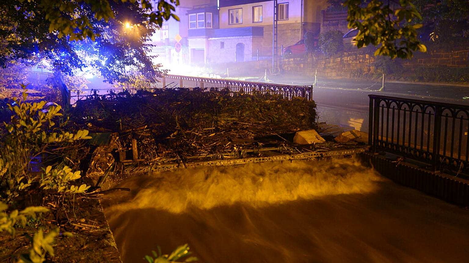 Hochwasser jetzt auch in Sachsen, Bayern und Österreich