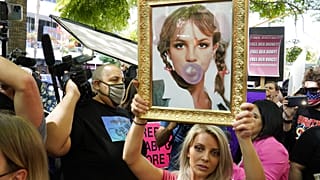 Britney-rajongó a Los Angeles-i bíróság előtt
