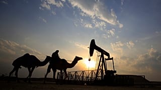 Архивное фото нефтяного месторождения в Бахрейне