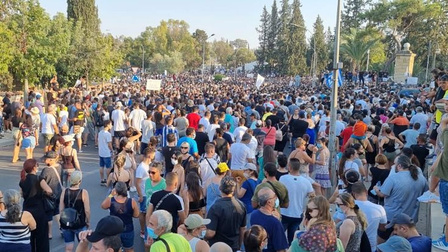 Εκδήλωση διαμαρτυρίας έξω από το Προεδρικό ενάντια στα μέτρα για την πανδημία
