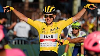 Tadej Pogacar se convierte en leyenda al ganar su segundo Tour de Francia consecutivo