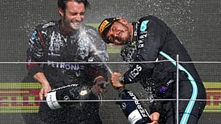 Hamilton vergoss den Sieger-Champagner in Silverstone. Es war sein achter Heimsieg