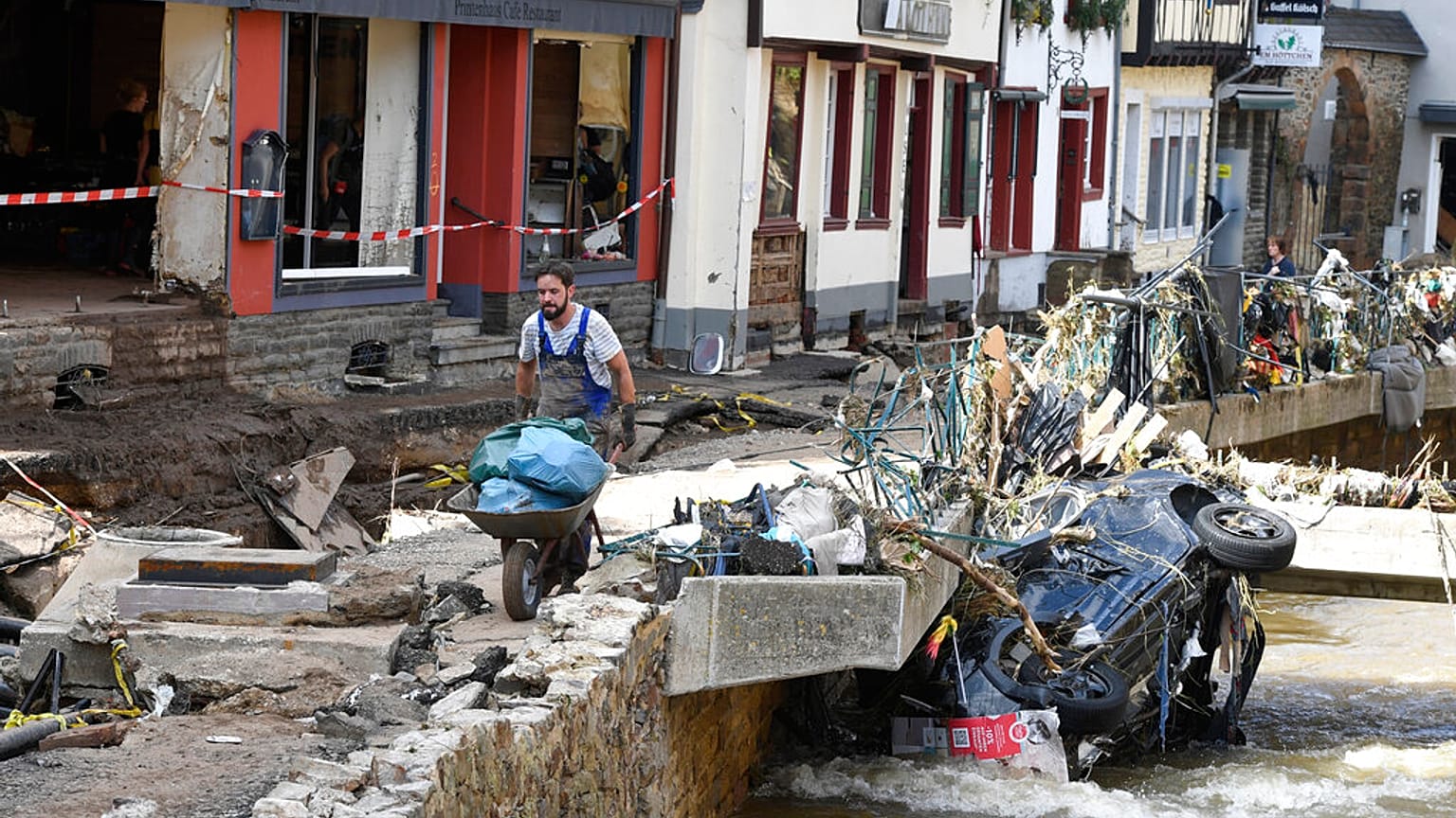 Berlino invia l'esercito nelle zone alluvionate. Mercoledì lo sblocco degli aiuti d'urgenza