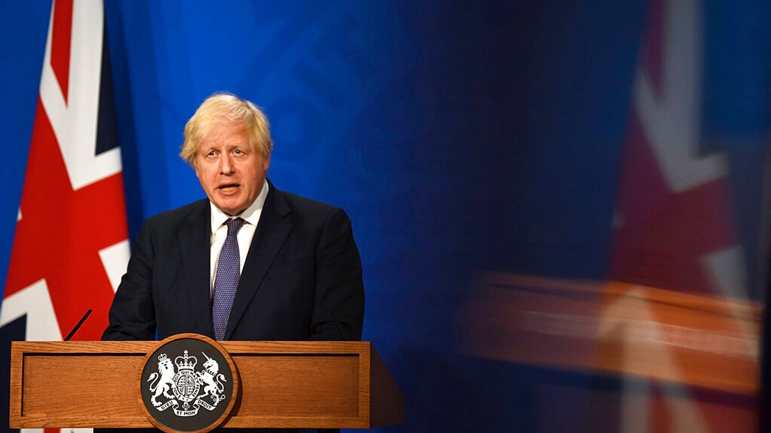 Il premier britannico Boris Johnson: "Allentare le misure. Se non ora, quando?"