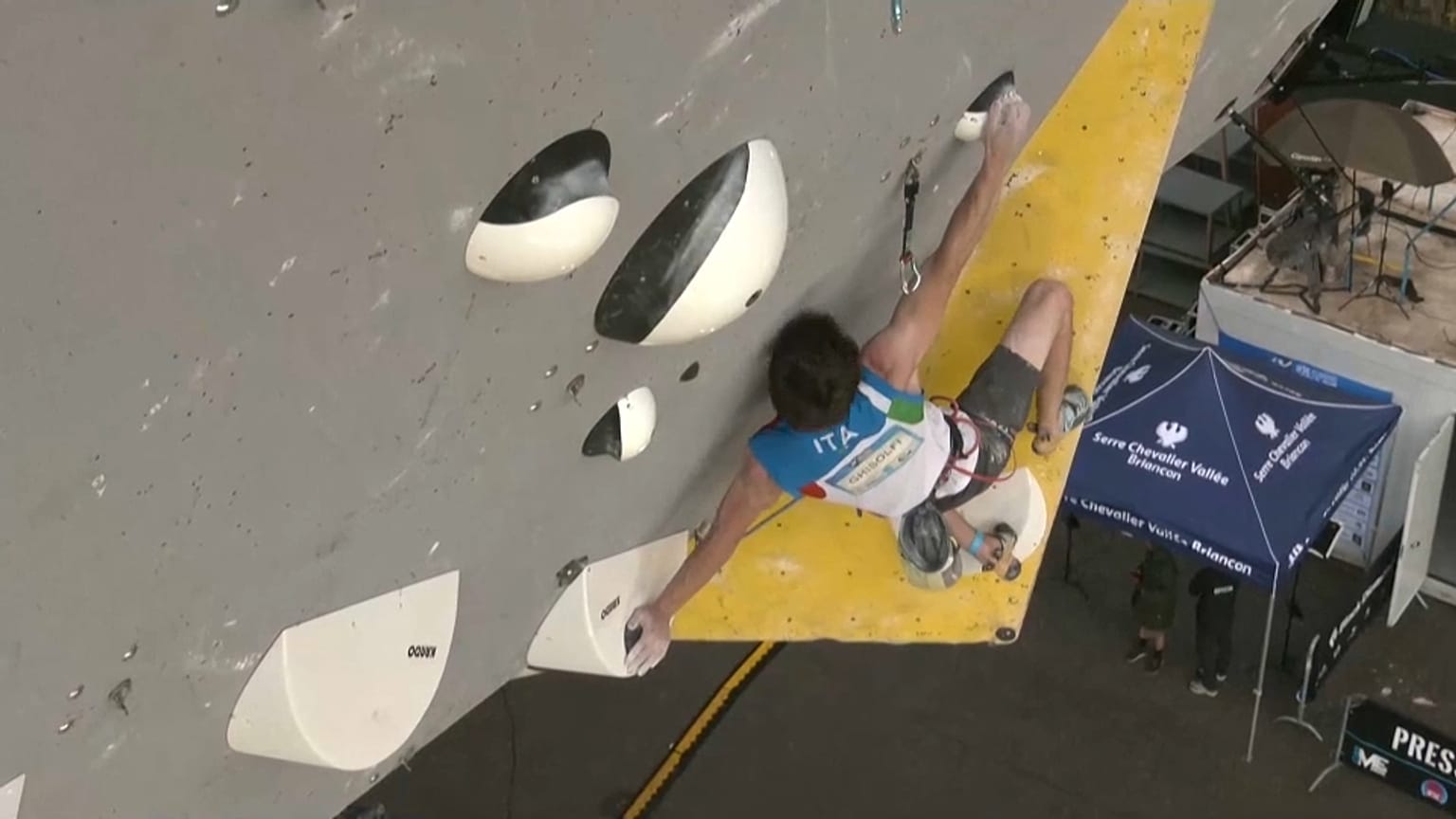 Stefano Ghisolfi oro nella prova di Coppa del mondo di arrampicata libera a Briançon, Francia