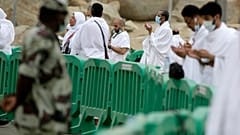 تصاویری از مراسم متفاوت حج؛ زائران در صحرای عرفات برای جهان بدون کرونا دعا کردند