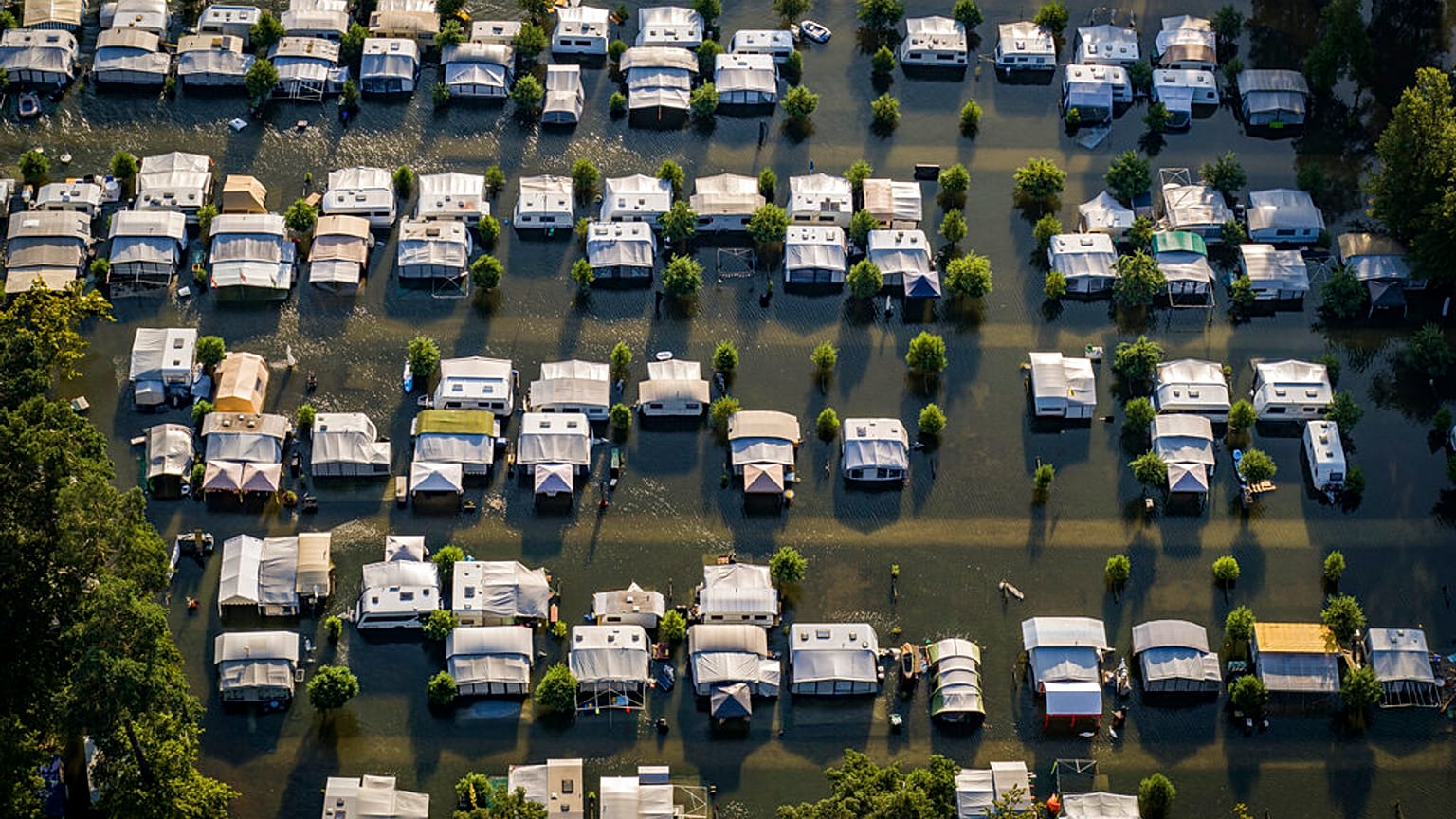 Hochwasser in der Schweiz bei Neuchâtel