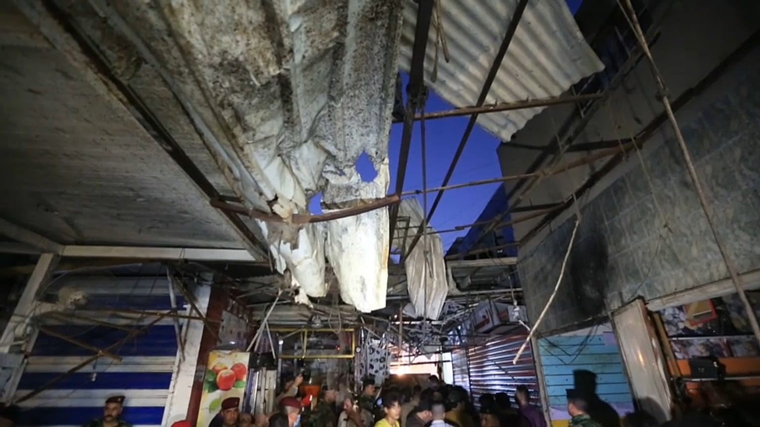 Strage al mercato in un sobborgo di Baghdad. 