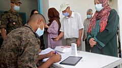 Tunus'ta aşı kuyruğu
