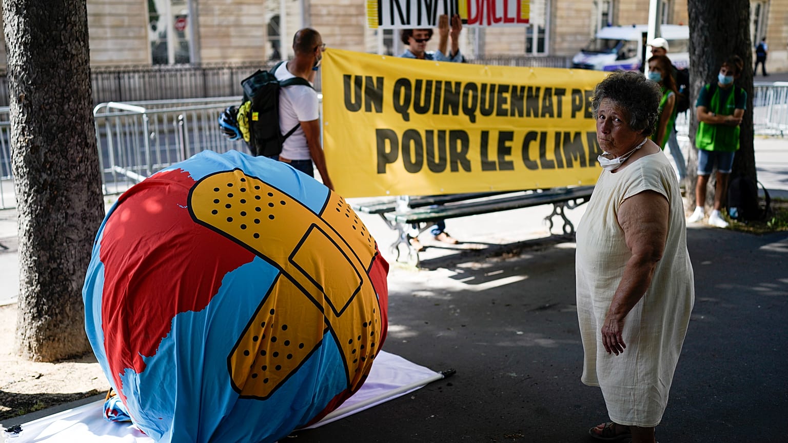 Protest für mehr Klimaschutz vor dem Parlament in Paris